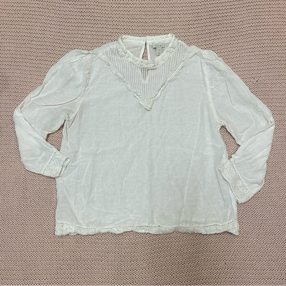 ✰ white collarless lace blouse ✰